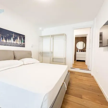 Apartment Capitolina 3 Tirabora Short Rent